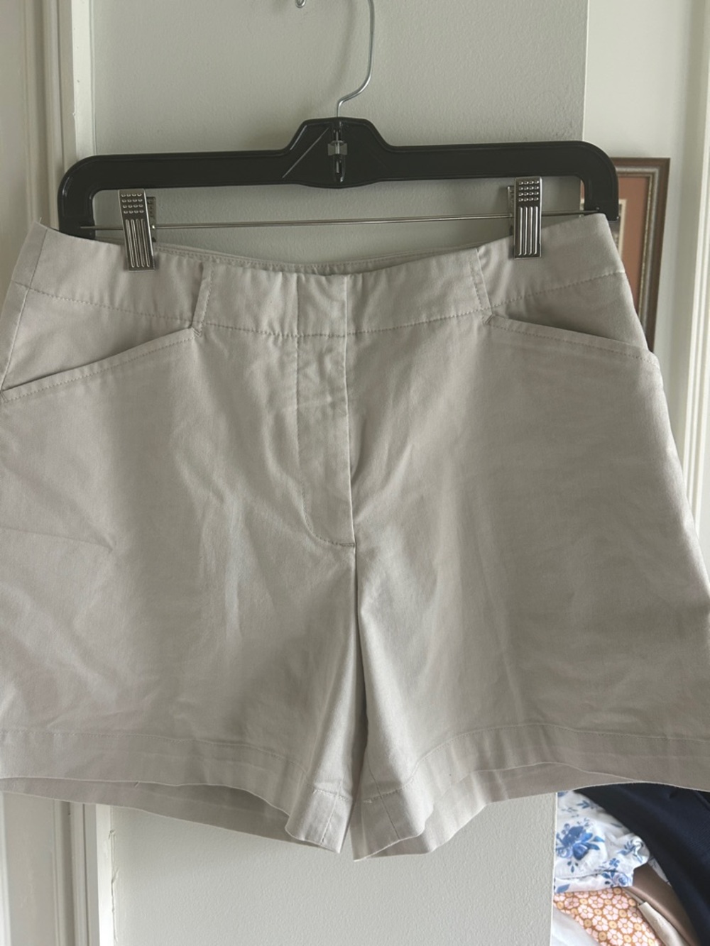 Nike Women's Cream Casual Pull-On Shorts